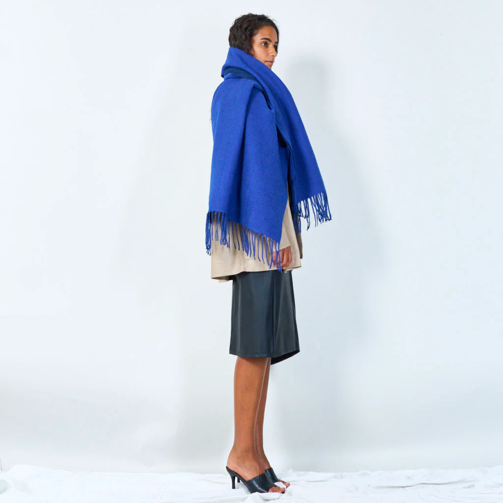 Classic solid color scarf with fringe